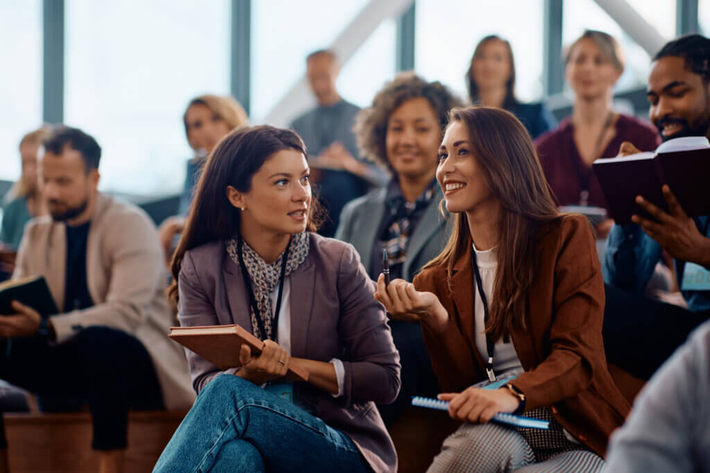 Startup Base Gründung Anlaufstellen Hochschule Gründerzentrum Gespräch